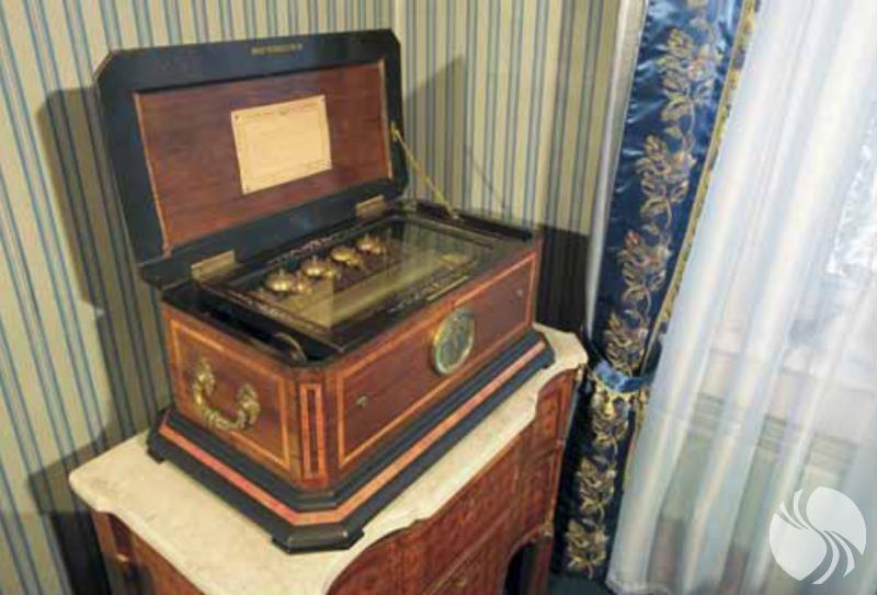 9世纪中叶在瑞士制造的罕见音乐盒.png
