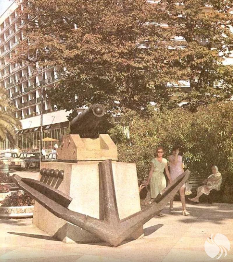 1980年的锚和大炮.png 1980年的锚和大炮.png