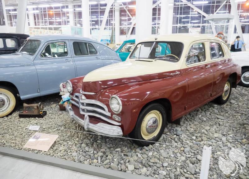 另一种最知名的苏联汽车是GAZ-M20-B或Pobeda。简单，可靠且通行的汽车。1949年至1955年的生产年，发动机2升，功率52马力.png