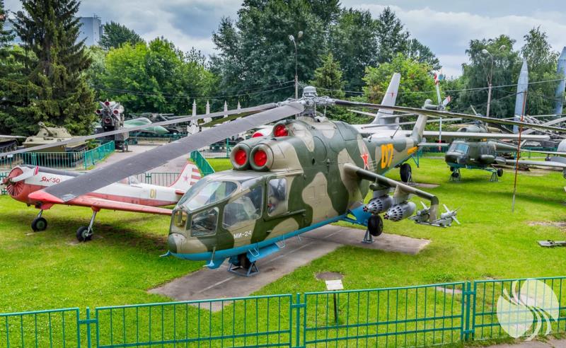 Mi-24是第一架苏联（地面）和世界第二架（仅次于AH-1 Cobra）的专业战斗直升机.png